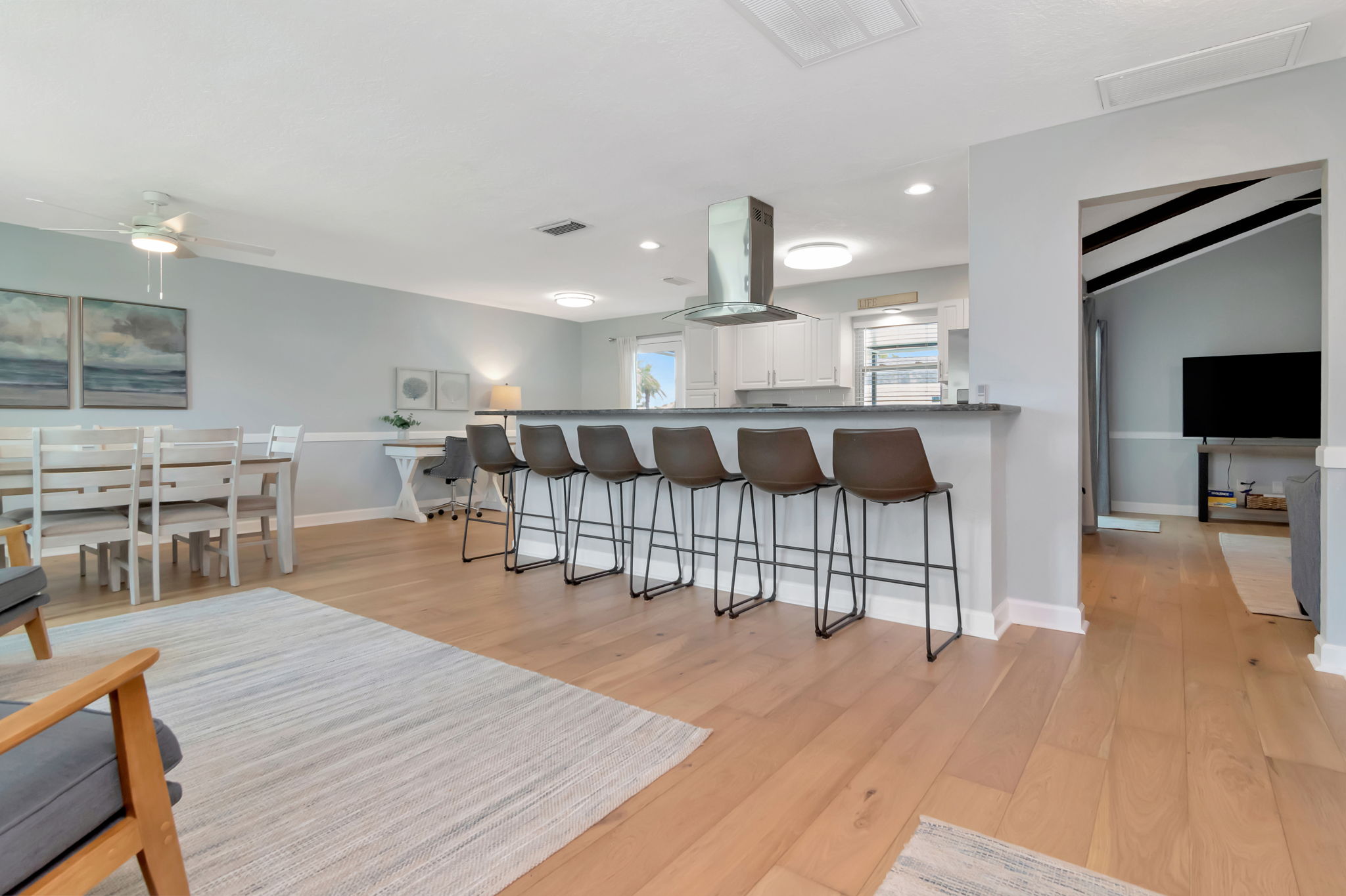 FOR LEASE 4712 114th St. N.