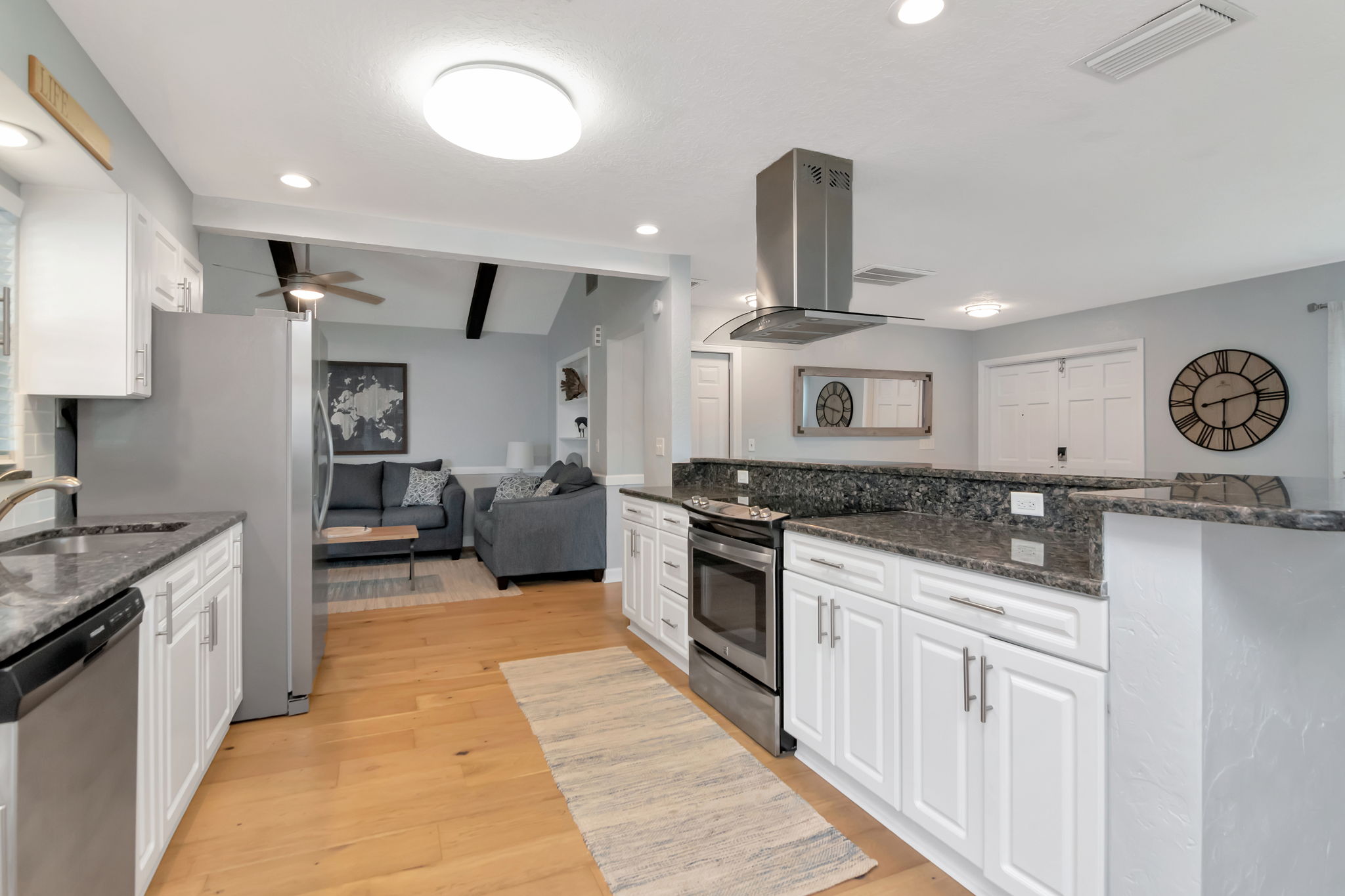 FOR LEASE 4712 114th St. N.